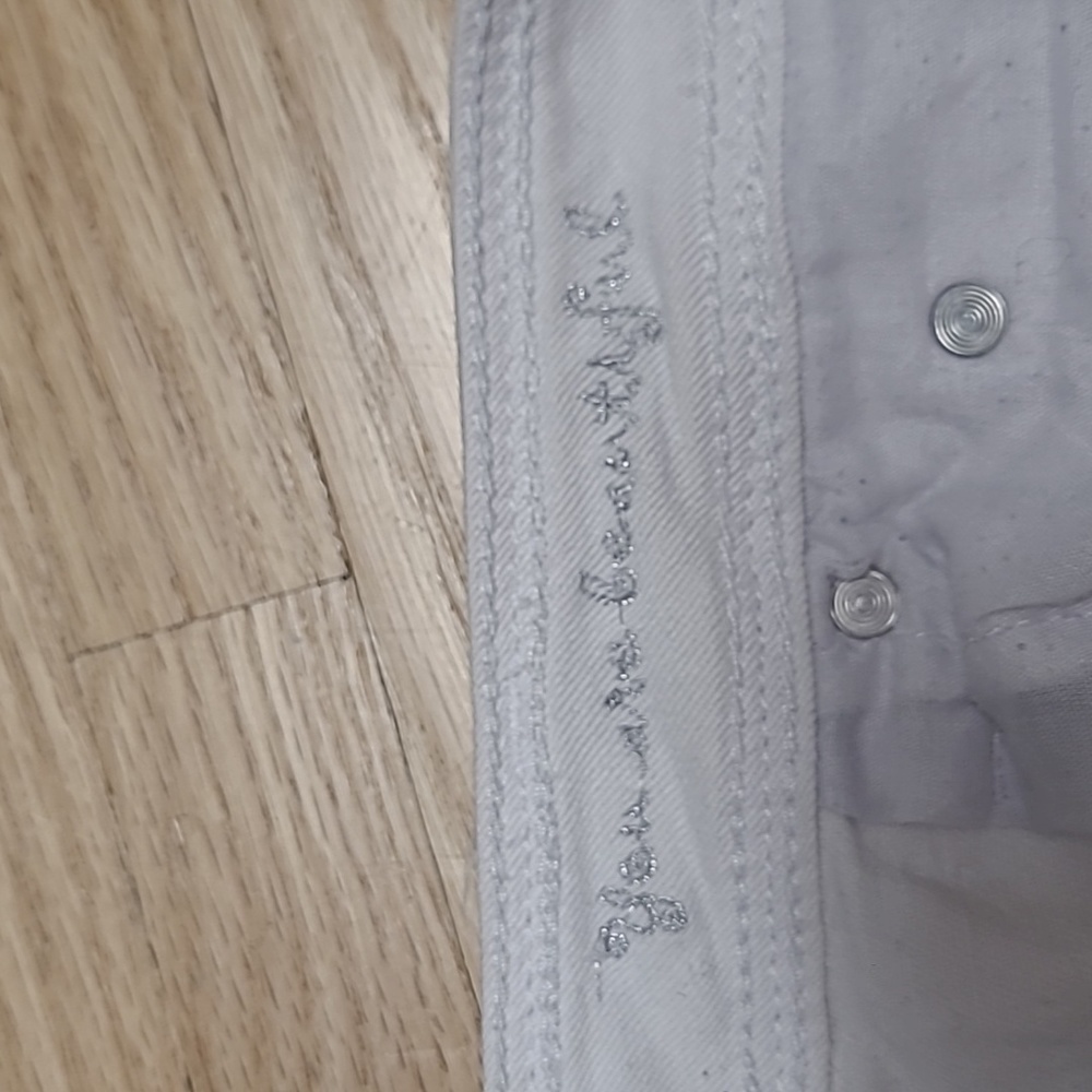 Distressed white jeans - Picture 9 of 9